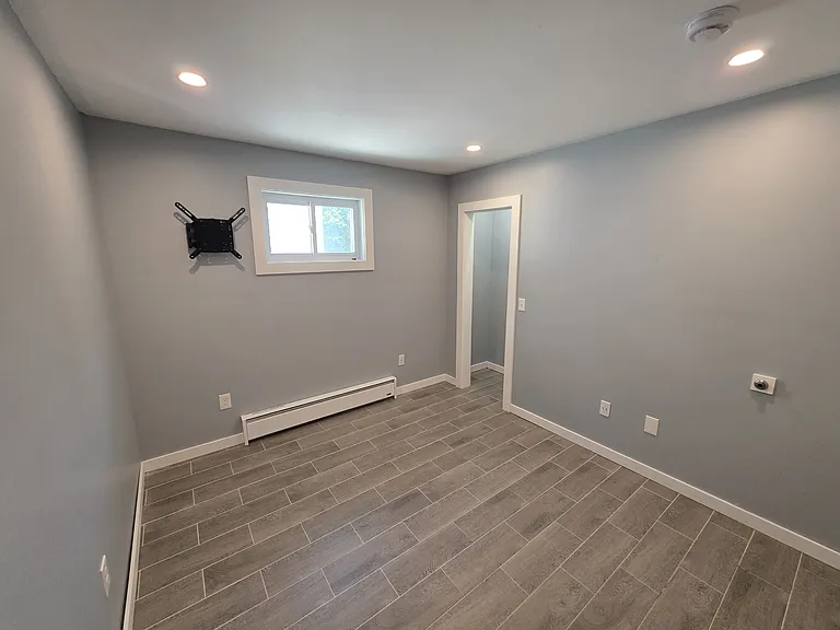 135 Putnam St 2ndflr Renovated! Spacious! Greatlocale! Petsok Laundry — Photo 6