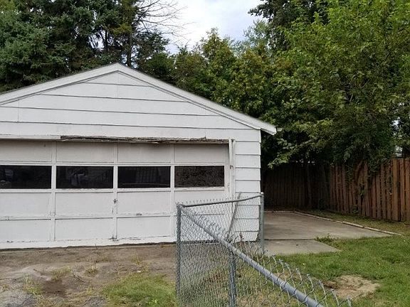 2nd image of 634 S Westwood Ave