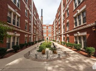 556 W Surf St #1, Chicago, IL 60657