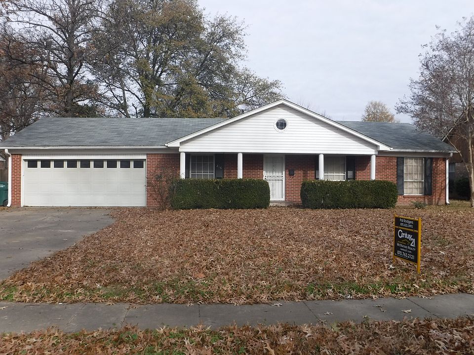1st image of 216 Simon St