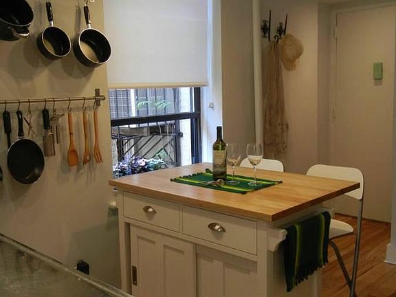3rd image of 167 W 71st St APT 3
