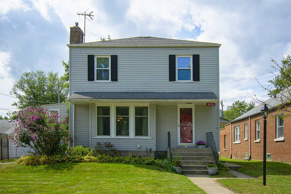 18332 Walter St photo 1