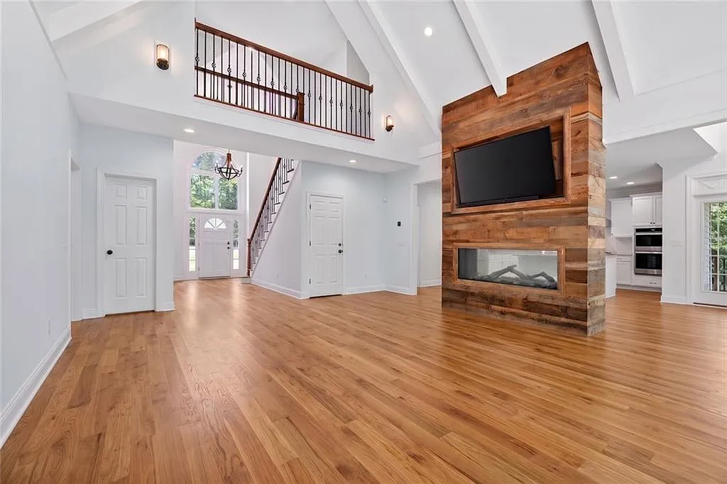 5 bed, 4.5 bath, 3207 sqft, $5,500 — Photo 3