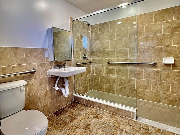 4th image of 118 S Broadway #6