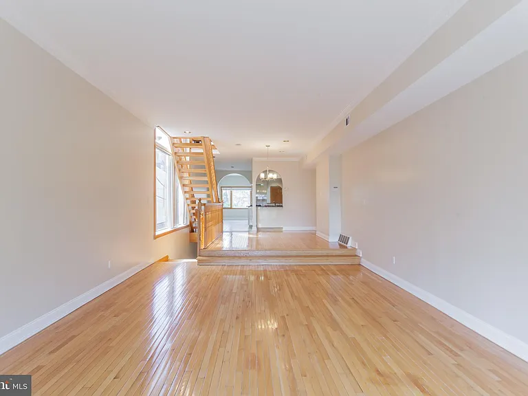 730 S Front St — Photo 8