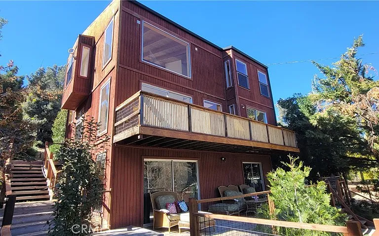 1317 Pinetree Dr — Photo 2