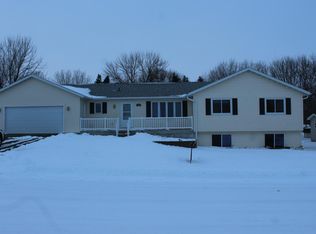 420 9th St E, Hector, MN 55342
