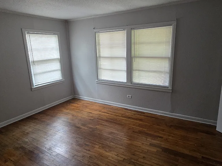 713 Hillview St — Photo 8