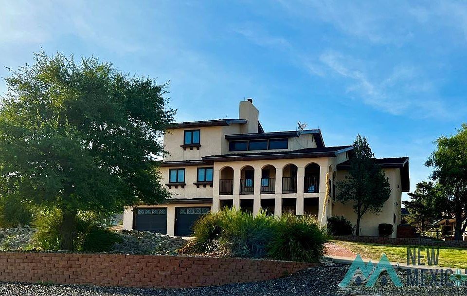 1st image of 802 Dennis Way