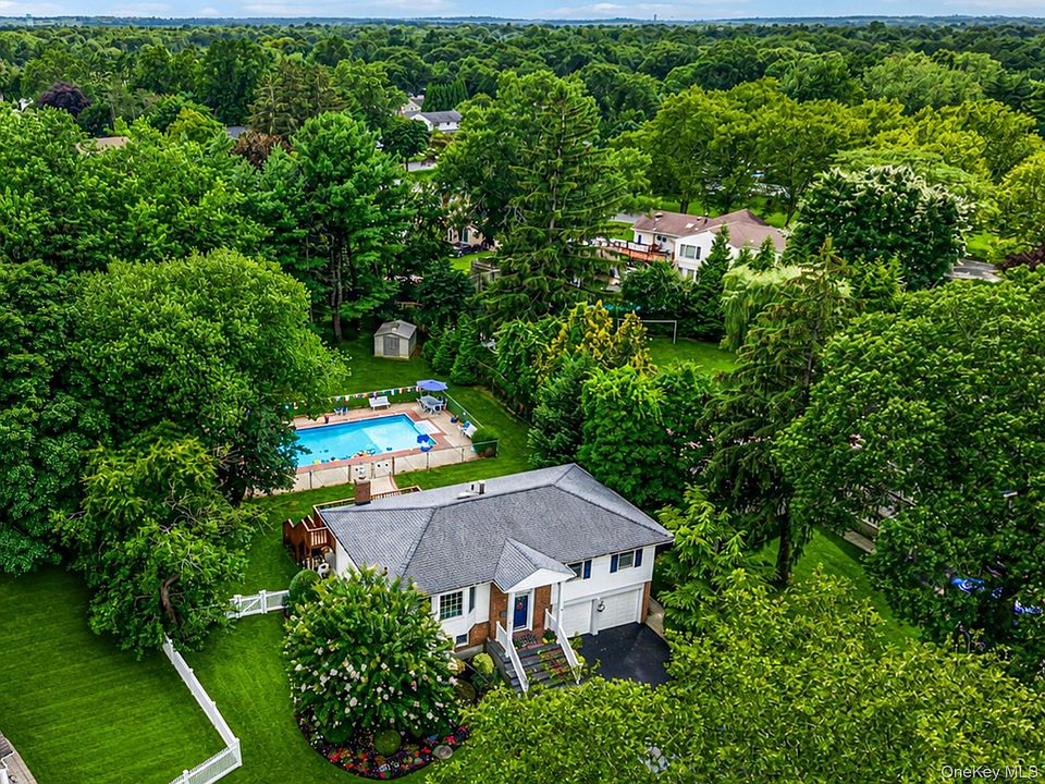 1st image of 212 Cedrus Avenue