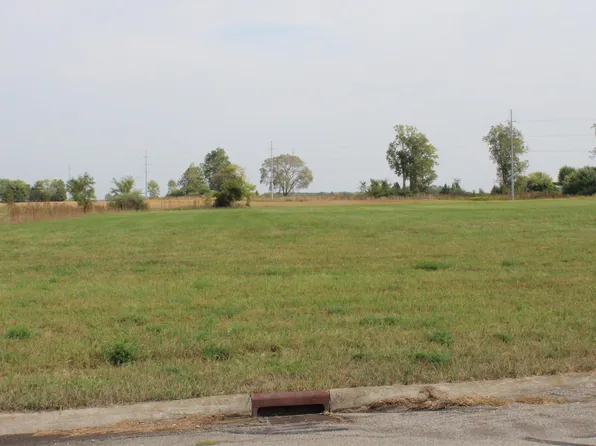 Smith Dr, Auburn, IN 46706