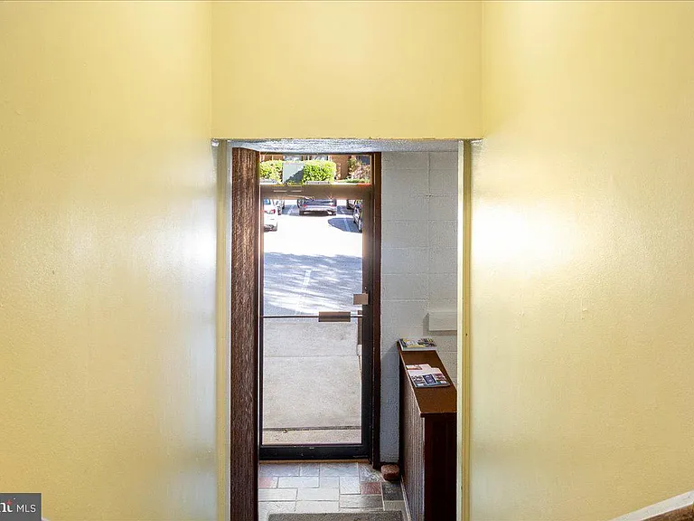 1701 Mount Washington Ct #D — Photo 3