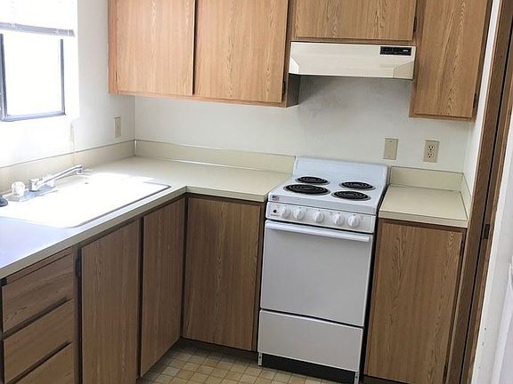 3rd image of 26 NE Dogwood St APT 1