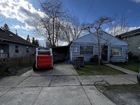2nd image of 1215 NE Irvine St
