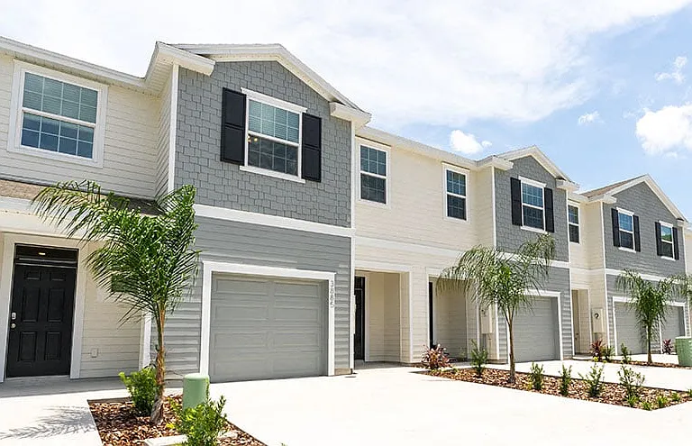 Enclave at Tara Greens Townhomes — Photo 1