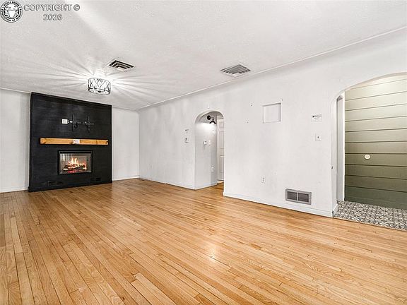 3rd image of 601 N 15th St
