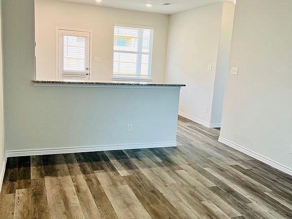 5th image of 8021 Flora Dr