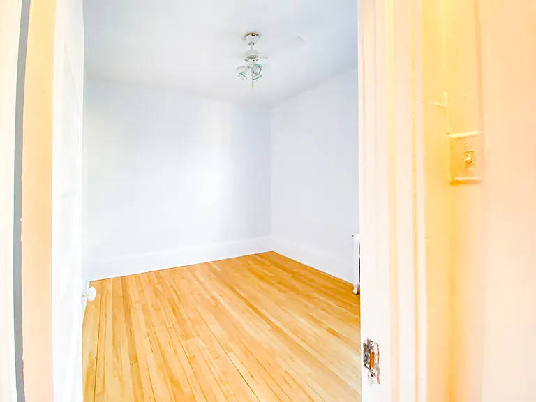 362 Friel St — Photo 90