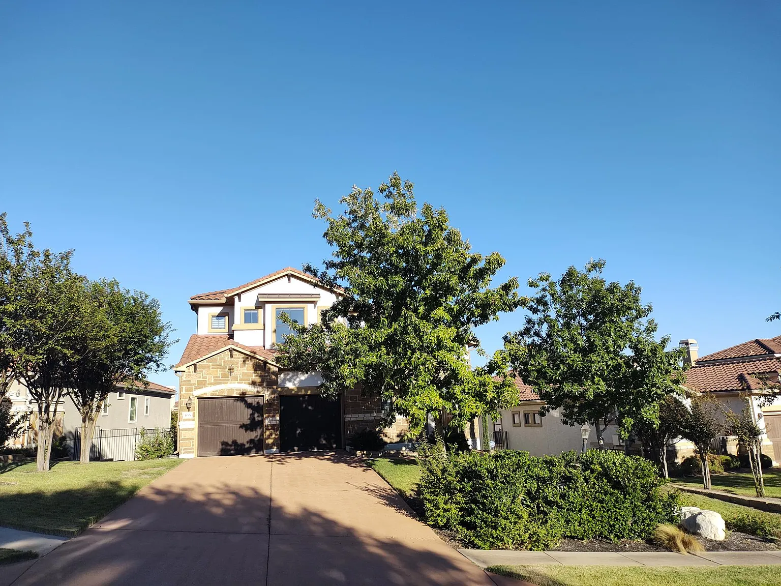 4 bed, 3774 sqft, $5,500 — Photo 2