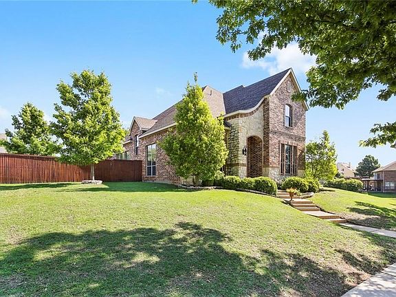 Elevated lot in CUL DE SAC and on WATERWAY with great views!