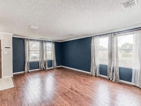 5th image of 3601 McClintick Rd