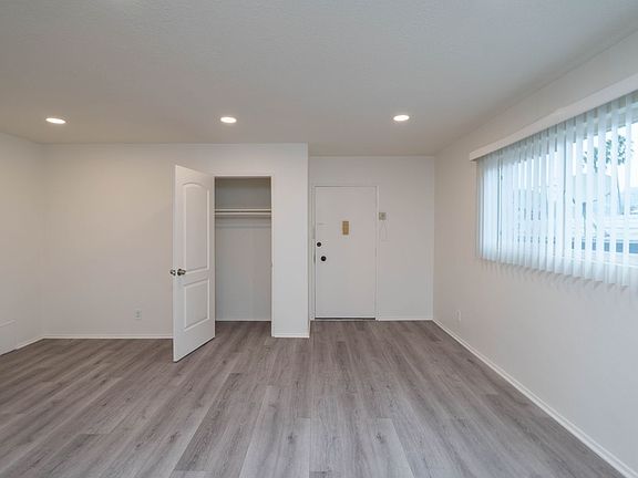 3rd image of 608 N Hayworth Ave APT 10
