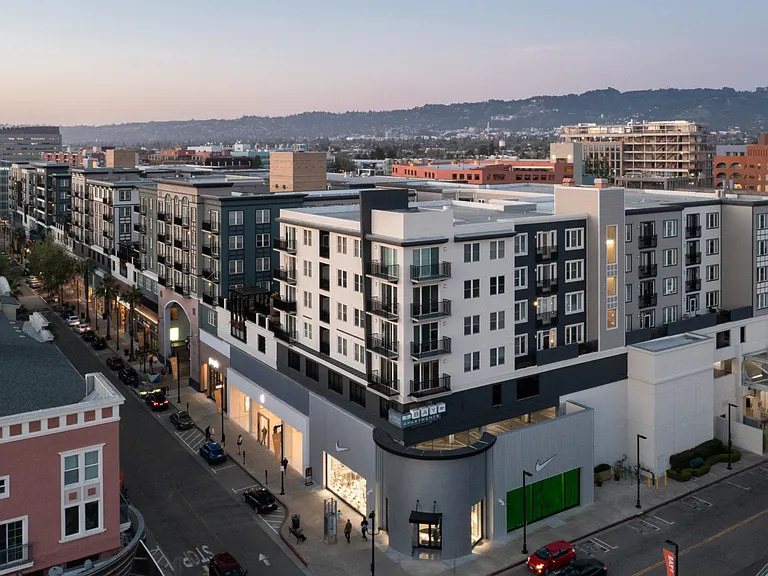 Bay House Emeryville — Photo 27