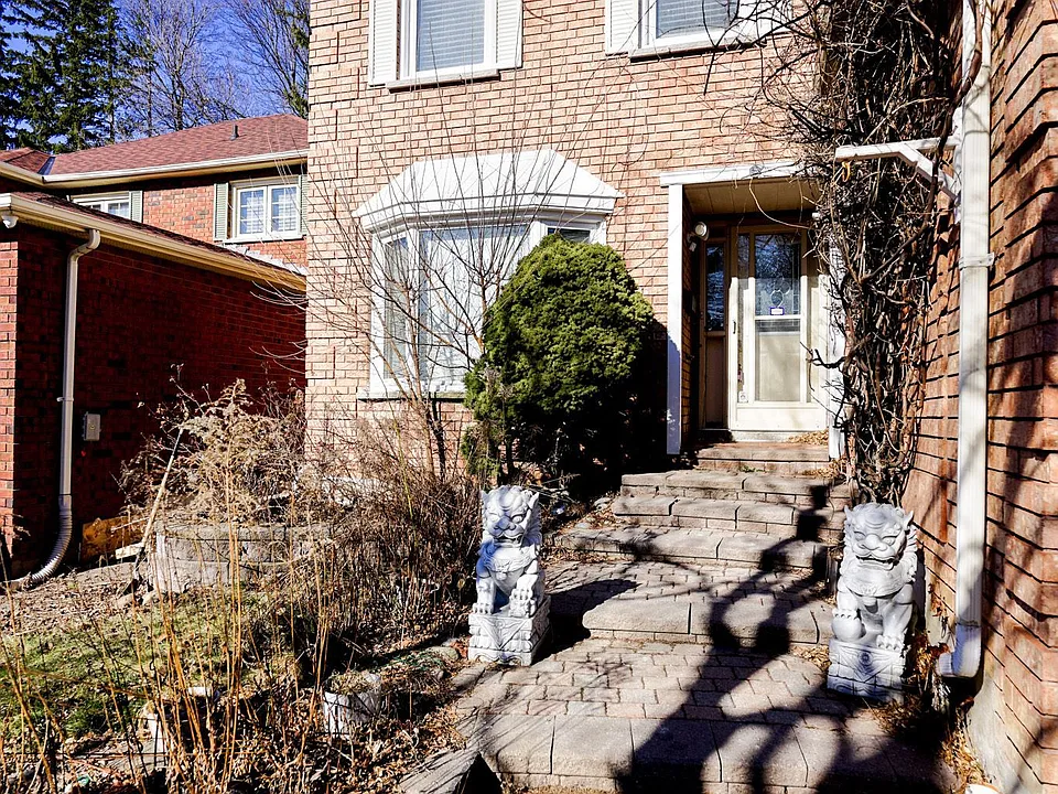 26 Dartmoor Dr #MAIN