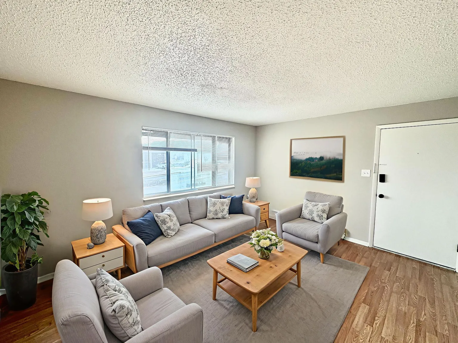 2620 King Street — Photo 4