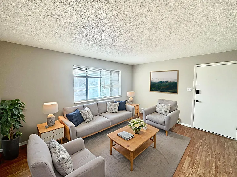 2620 King Street — Photo 4