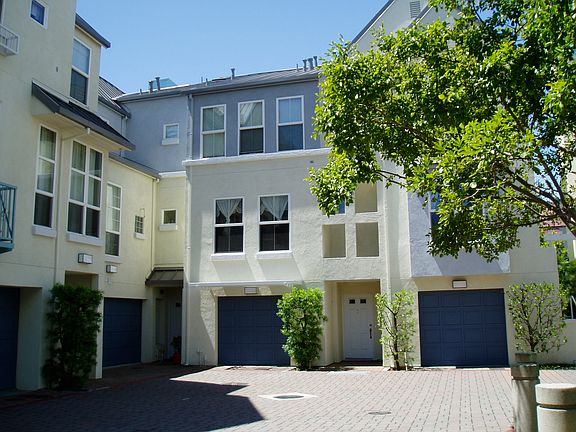 2nd image of 207 Town Green Ln