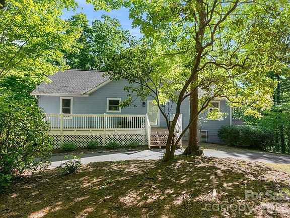 4th image of 220 Jones Ct