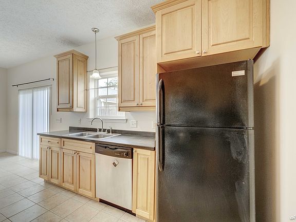 3rd image of 2608 Laurel Dr