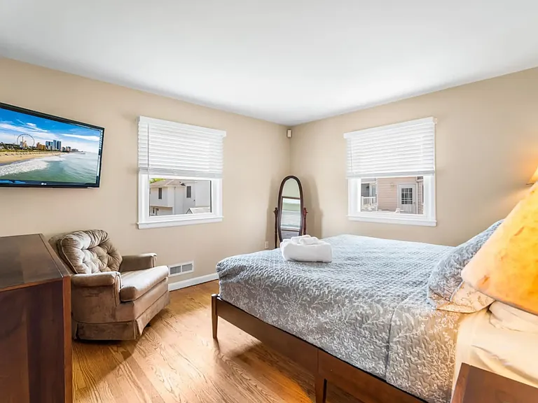 7106 Ventnor Gardens Plz — Photo 9