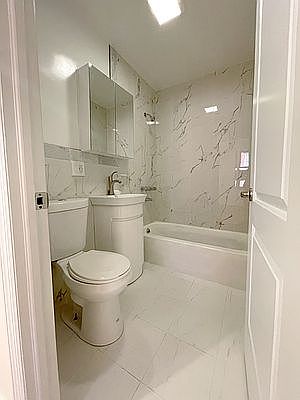 4th image of 220 Calyer St #2F