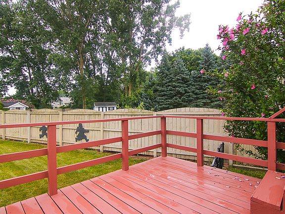 5th image of 104 Villanova Cir