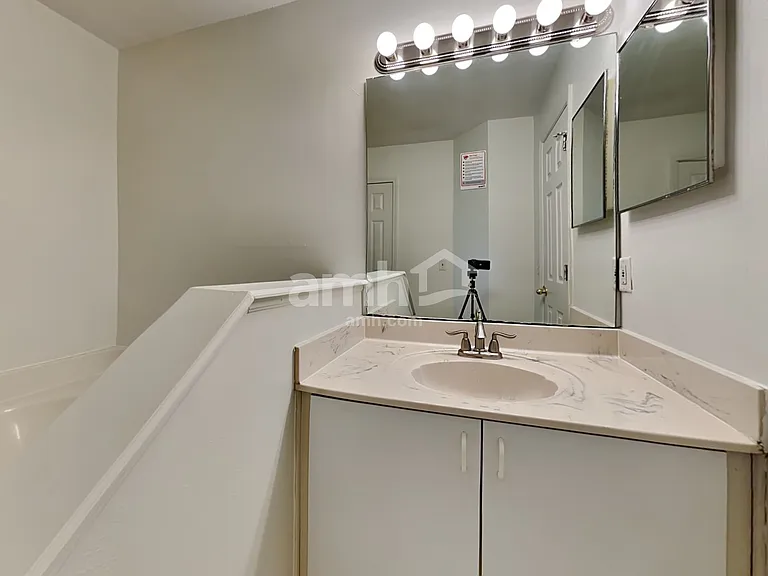 3460 Wentworth Cir W — Photo 10