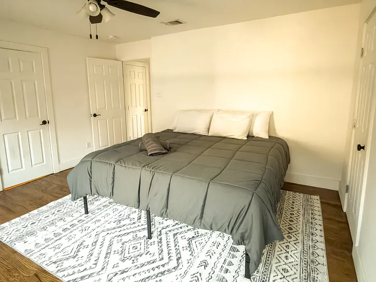 612 N Madison Ave — Photo 36