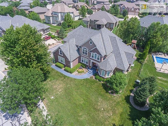 2nd image of 2305 NE Lake Breeze Ln