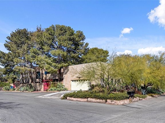 3rd image of 5785 N Tee Pee Ln