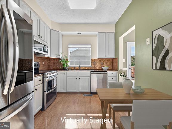 4th image of 2022 Sumner Dr