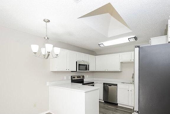 4th image of 111 Stone Creek Dr