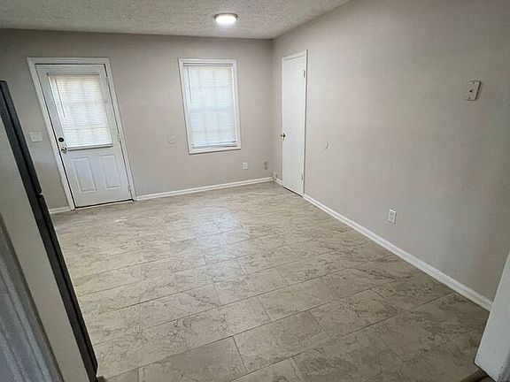 4th image of 120 Forest Pl