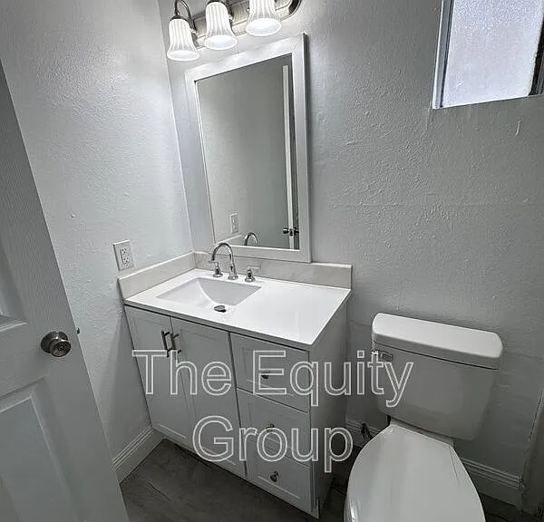 315 NE 3rd Ave #B — Photo 12