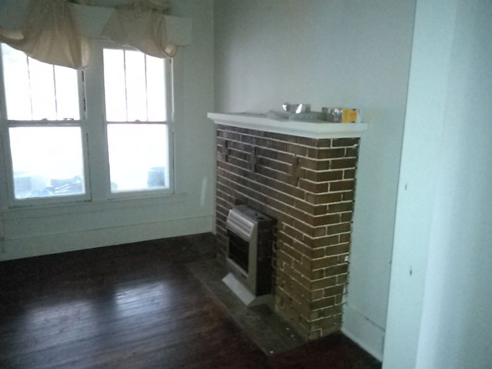 2nd image of 26 1/2 William St #House