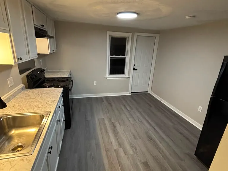 300-302 N Bromley Ave #304 — Photo 4