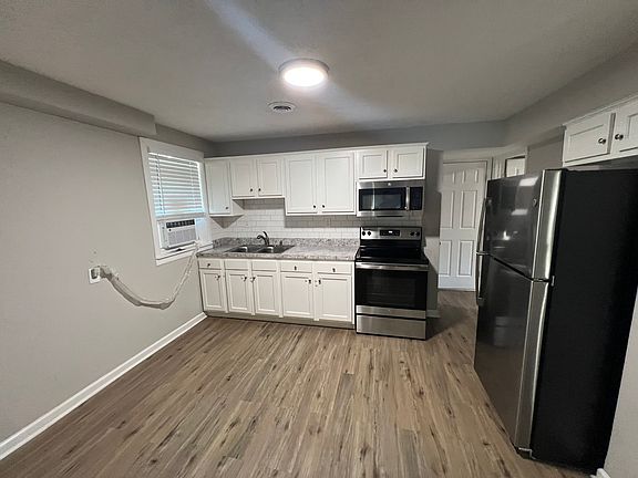 3rd image of 134 W Cottom Ave #1