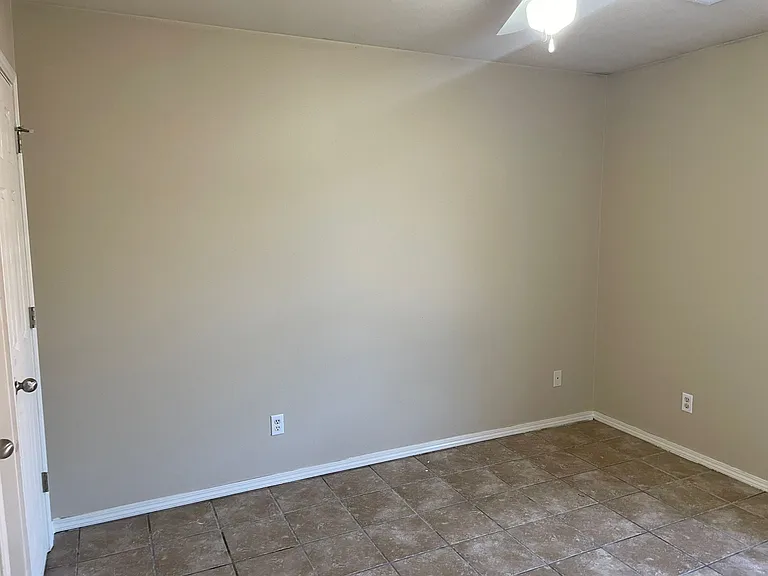 215 E 16th St #1 — Photo 10