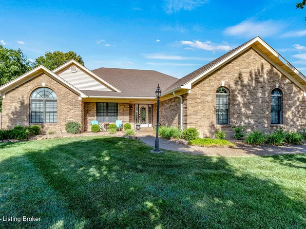 3307 Twelve Oaks Ct, Sellersburg, IN 47172