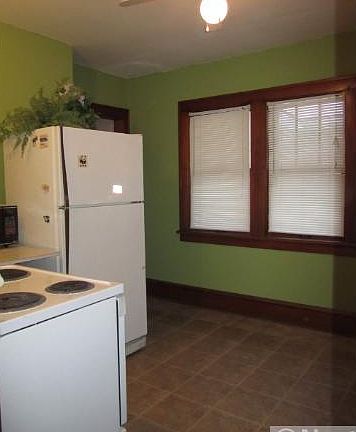 3rd image of 1194 Blair Ave